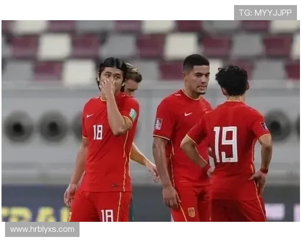 足球比赛中的组织进攻与防守反击